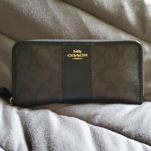 Coach Accordian Zip Wallet Signature Leather